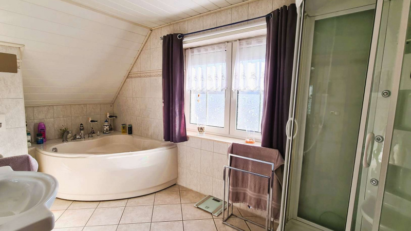 Hinter der Schule 1, 3 Bedrooms Bedrooms, 6 Rooms Rooms,2 BathroomsBathrooms,Haus,zu verkaufen,Hinter der Schule 1,1361